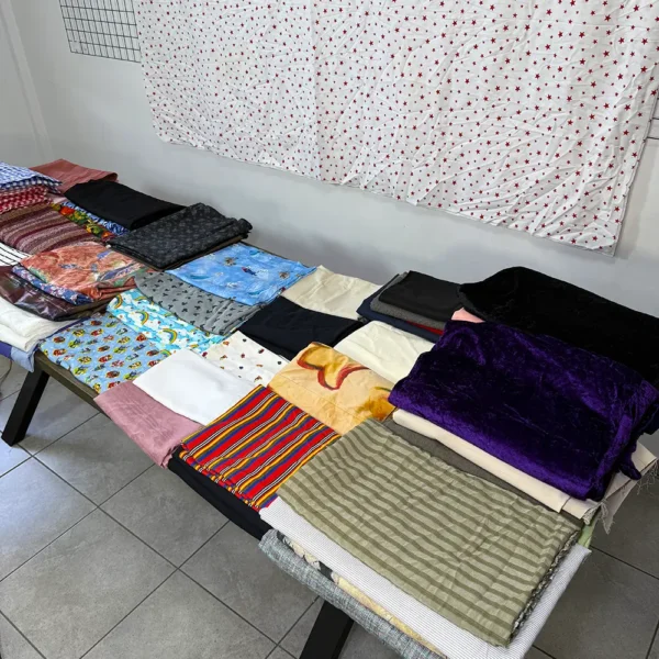 Відрізки тканин та матеріалів секонд хенд оптом для пошиття одягу, рукоділля, декору, творчих проєктів та домашнього текстилю