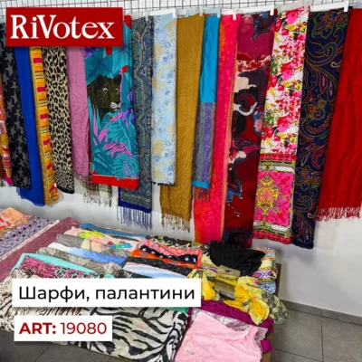 Жіночі хустки та легкі шарфи секонд хенд оптом: квадратні хустки, шийні хустинки, повітряні шарфи, паше та модні аксесуари