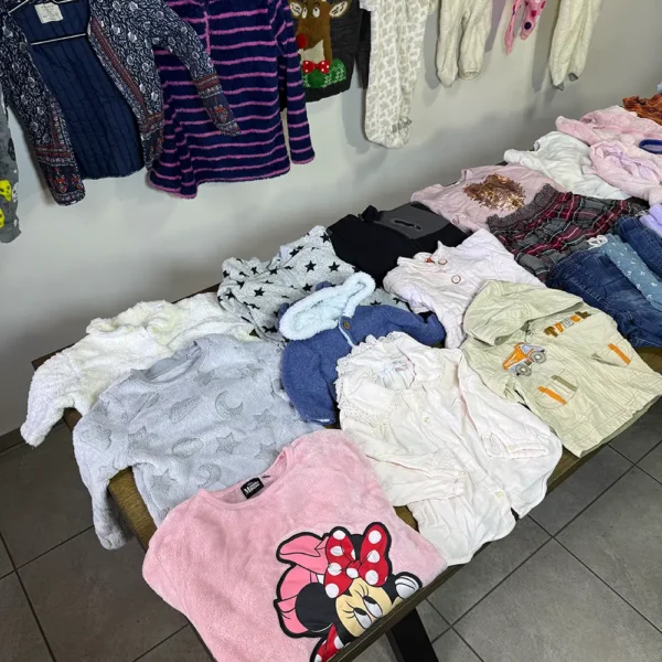 Дитячий демісезонний одяг секонд хенд оптом: кофти, світшоти, худі, светри, теплі штани та комбінезони на осінь і весну