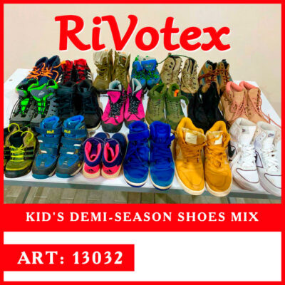 Kids demi-season shoes of the first sort