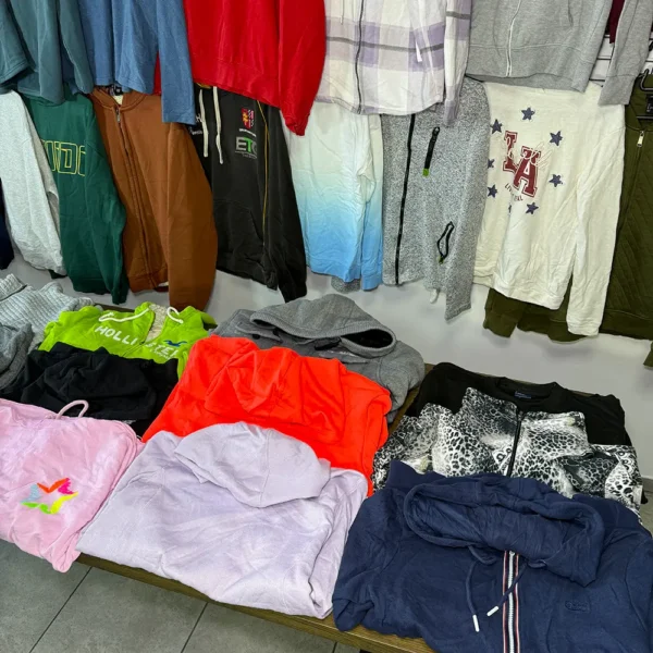 Спортивні та casual кофти секонд хенд оптом для чоловіків і жінок різних фасонів, кольорів і розмірів